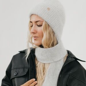 New joy dynamic scarf and beanie duo in the color gray